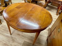 /album/galerie-de-photos-05-table-ronde-table-ovale-table-demi-lune-table-abattant/table-xvi-merisier-1-jpeg/